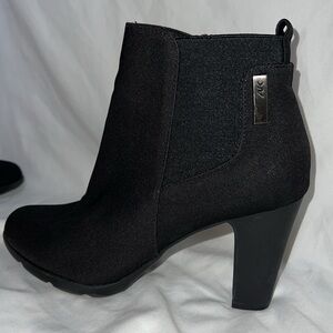 Anne Klein Size 8 Bootie